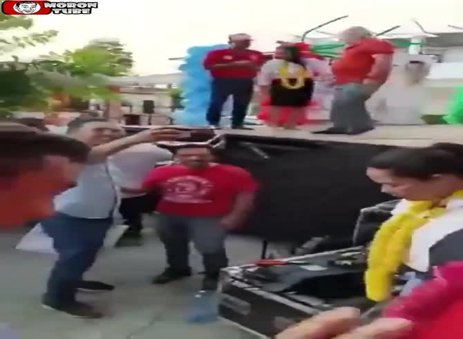 Video :Before elections, a southern Mexican mayoral candidate was shot in the skull (Warning - disturbing)
